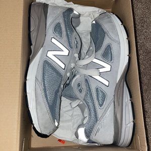 New Balance 990 v4 Youth Sz. 5